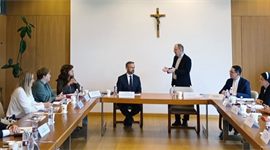 Slika: SASTANAK PREDSTAVNIKA PRUŽATELJA SOCIJALNIH USLUGA CARITASOVE MREŽE I MINISTARSTVA RADA, MIROVINSKOG SUSTAVA, OBITELJI I SOCIJALNE POLITIKE