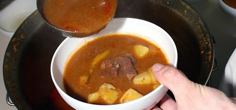 Slika: CRKVENE PUČKE KUHINJE U ZAGREBU