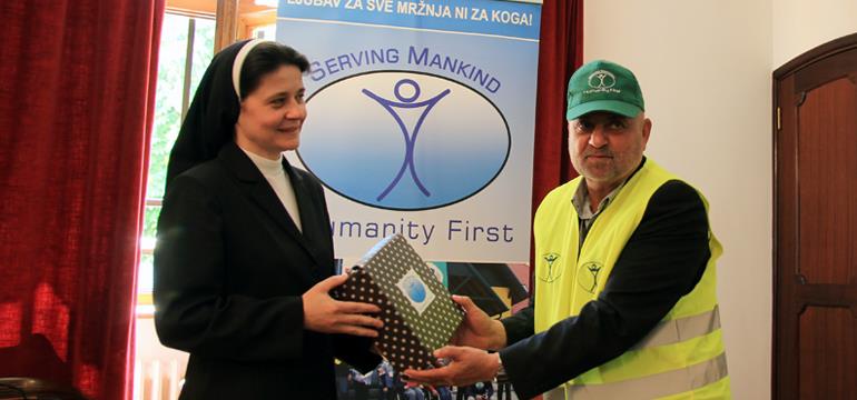 Slika: DONACIJA ORGANIZACIJE HUMANITY FIRST CARITASOVOJ SIGURNOJ KUĆI