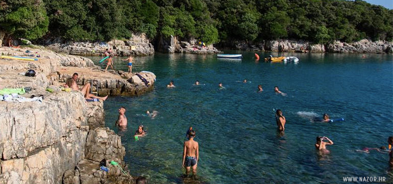 Slika: DJECA IZ CARITASA NA LJETOVANJU U DUGOJ UVALI