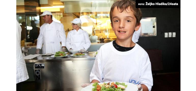 Slika: MALI DENI (10) KUHA KAO VELIKI: ‘NAJVIŠE VOLIM PRAVITI ŠTRUKLE'