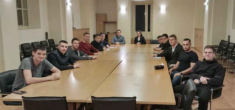 Slika: SUSRET RAVNATELJICE CARITASA S. JELENE LONČAR S BOGOSLOVIMA U ZAGREBU