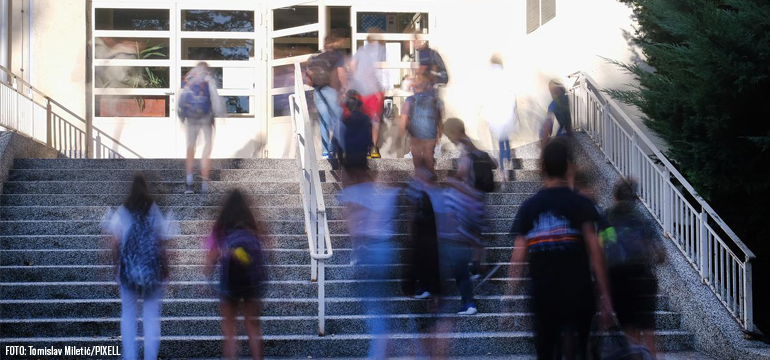 Slika: DJECA BEZ DJETINJSTVA - 'DJECA ODBIJAJU POZIVE NA PROSLAVE ROĐENDANA JER NEMAJU NOVCA ZA DAR, SVI BISMO TREBALI IMATI VIŠE SLUHA ZA POTREBE UGROŽENIH OBITELJI'