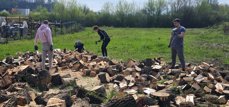 Slika: ŽUPNI CARITAS ZABOK ZAPOČEO S NABAVOM DRVA ZA OGRJEV